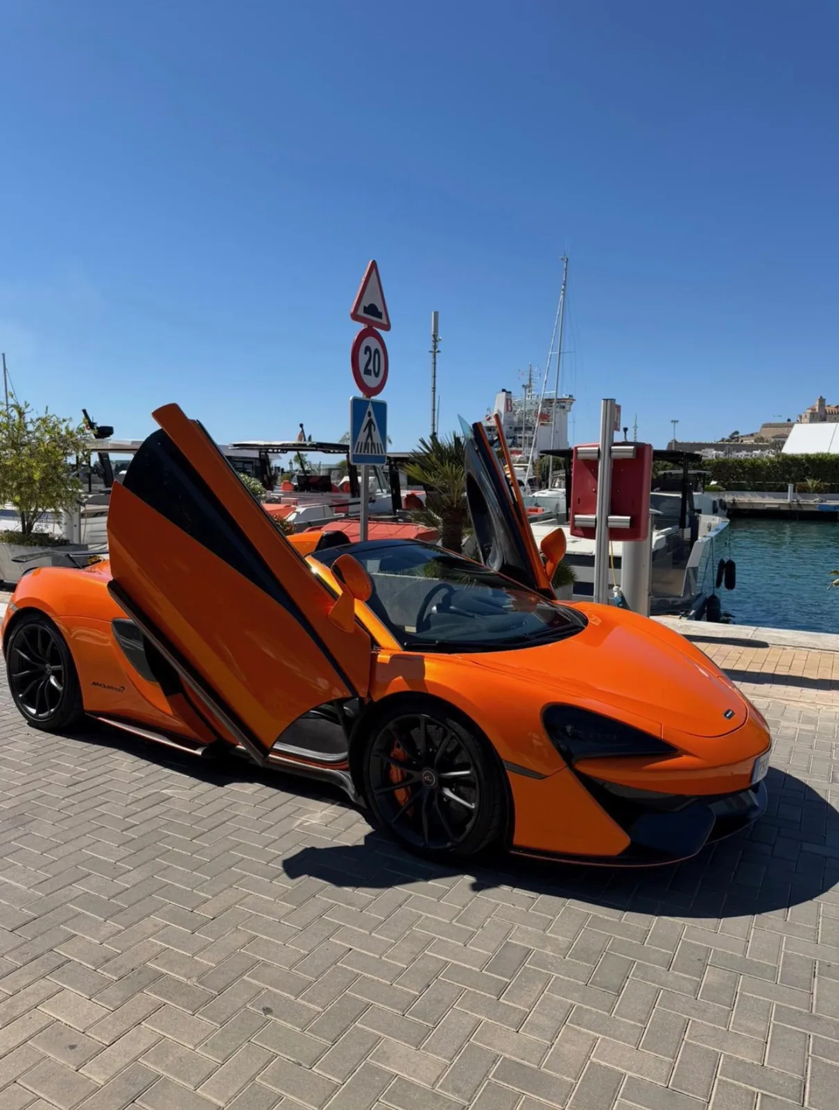 McLaren 570S